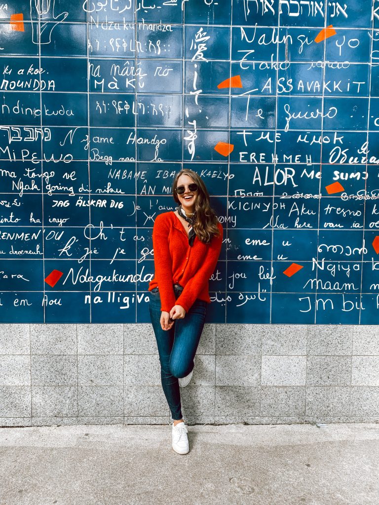 chic travel outfit Paris street style October