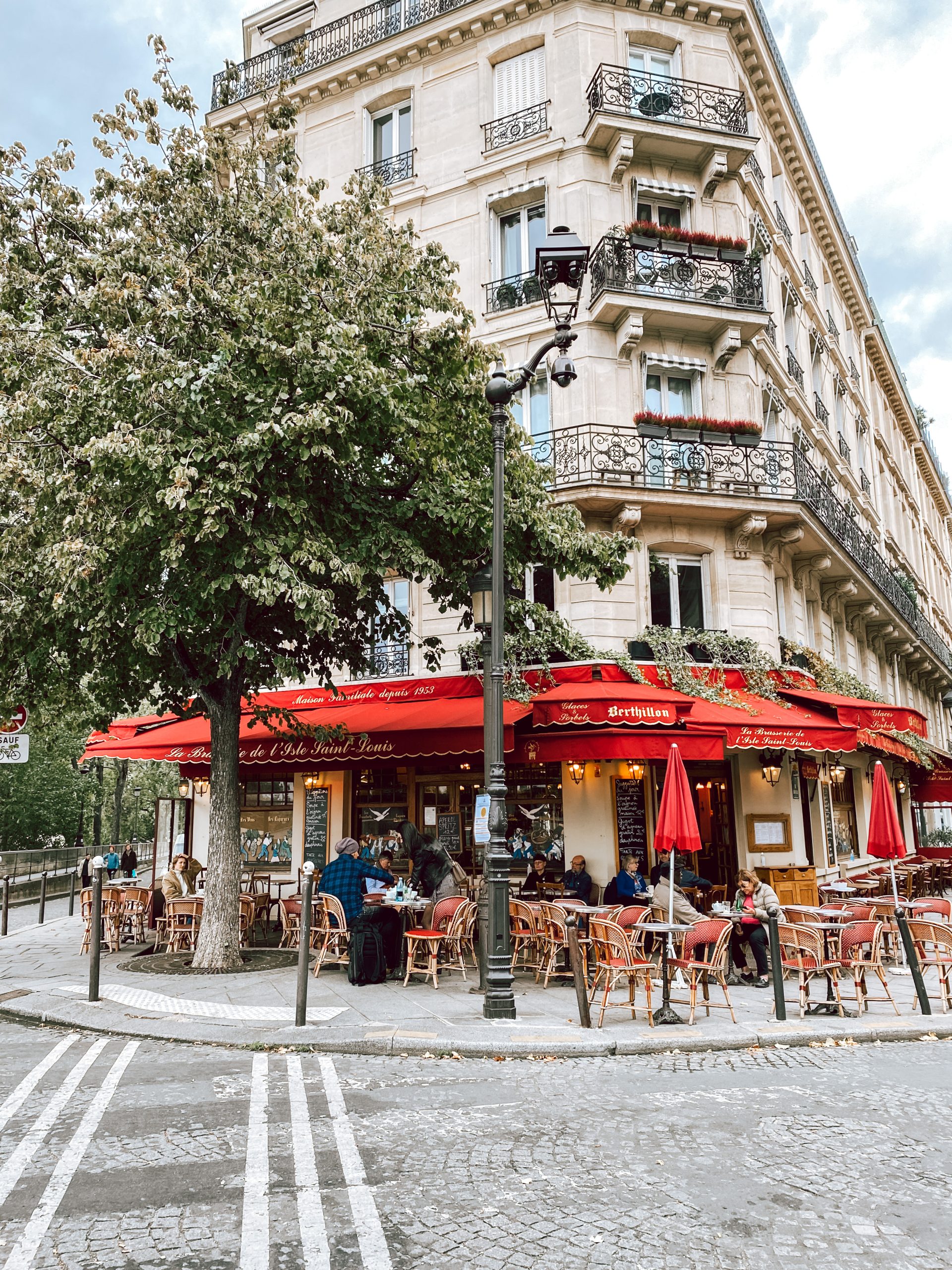 Brasserie Il Saint Louis - Where to Eat and Drink in Paris