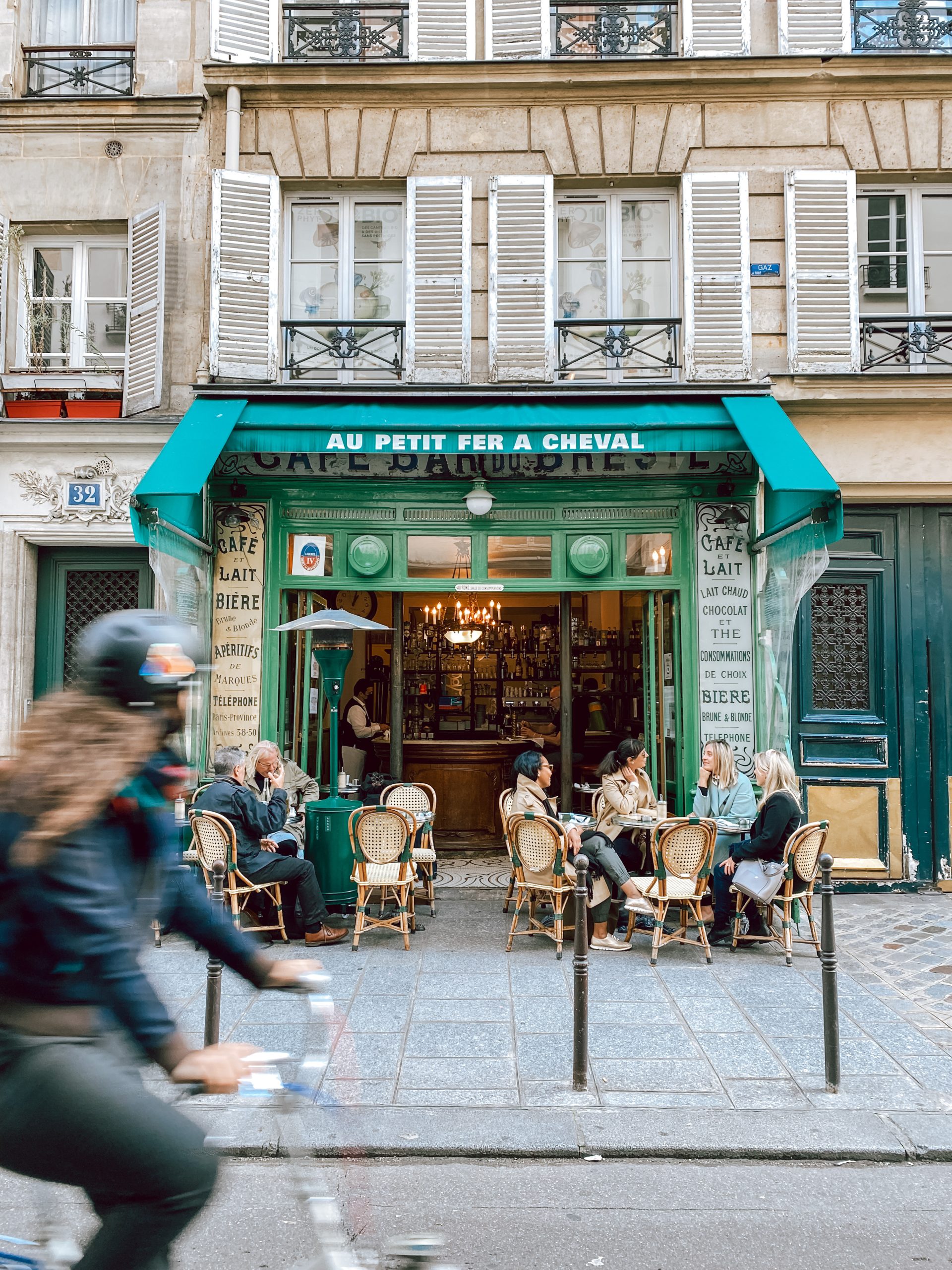 Au Petit Fer A Cheval - Where to Eat and Drink in Paris