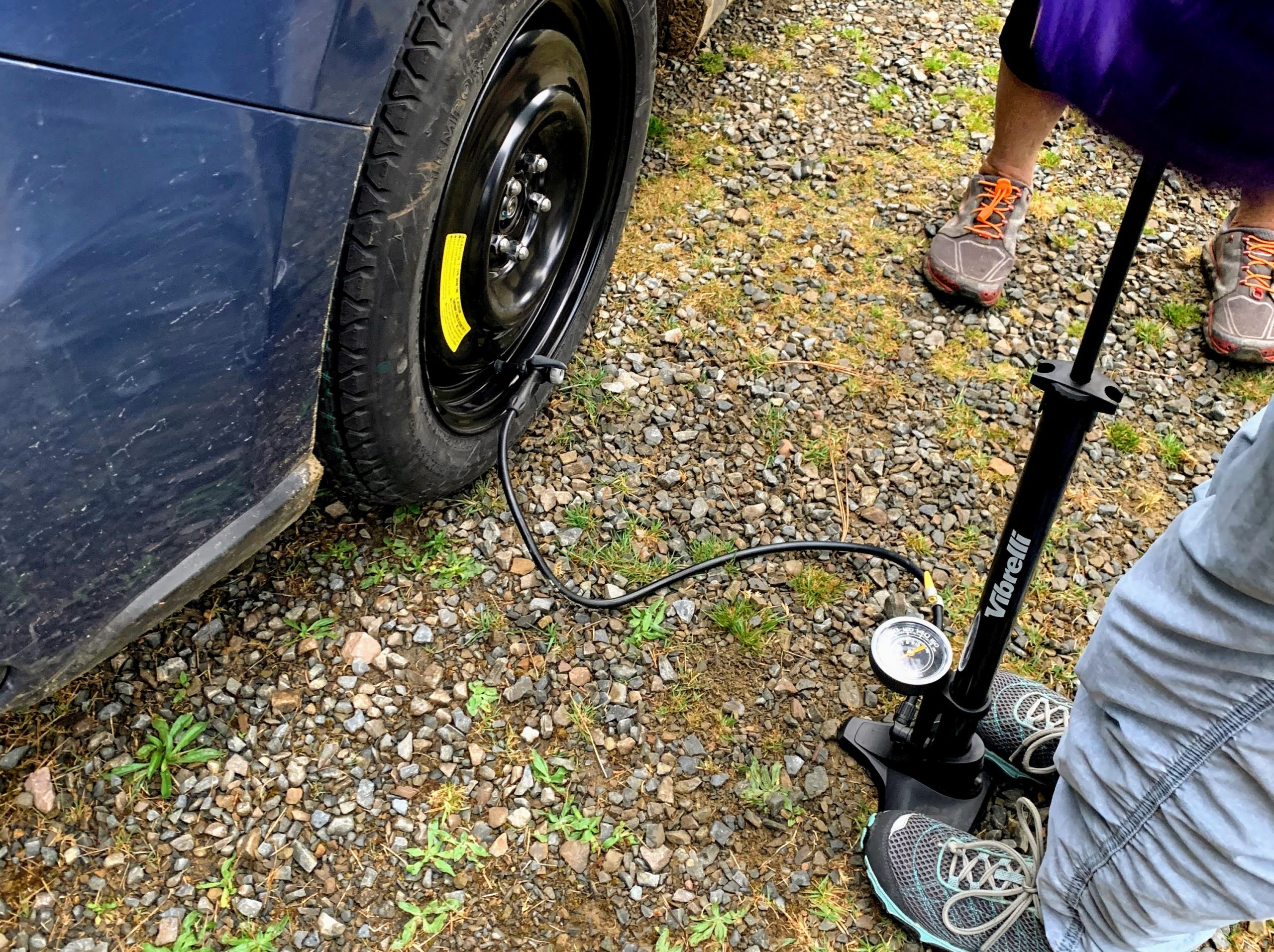 Getting help airing up my spare with my bike pump