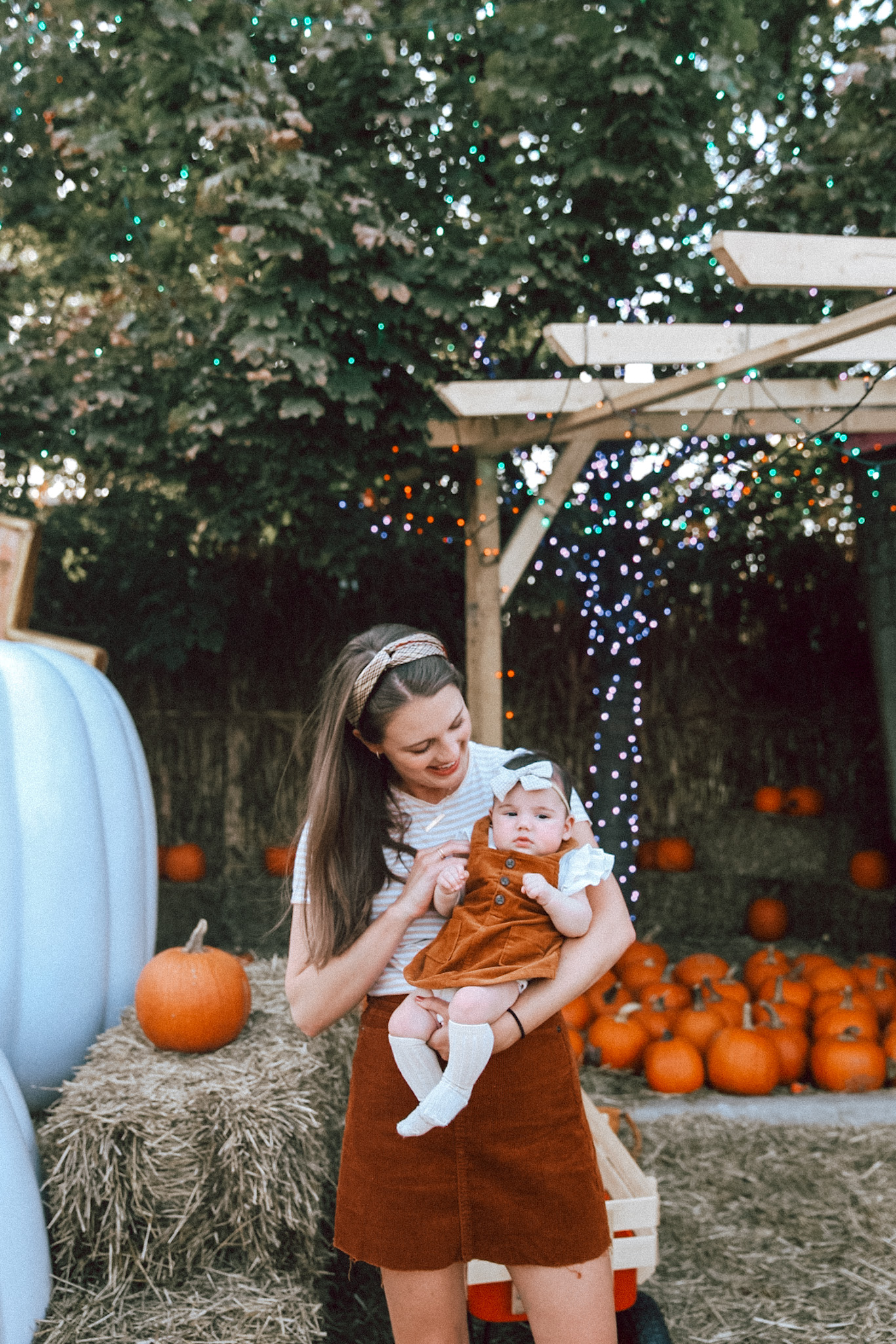 baby fall outfit ideas | What to wear for a fall photoshoot | Fall family outfits 