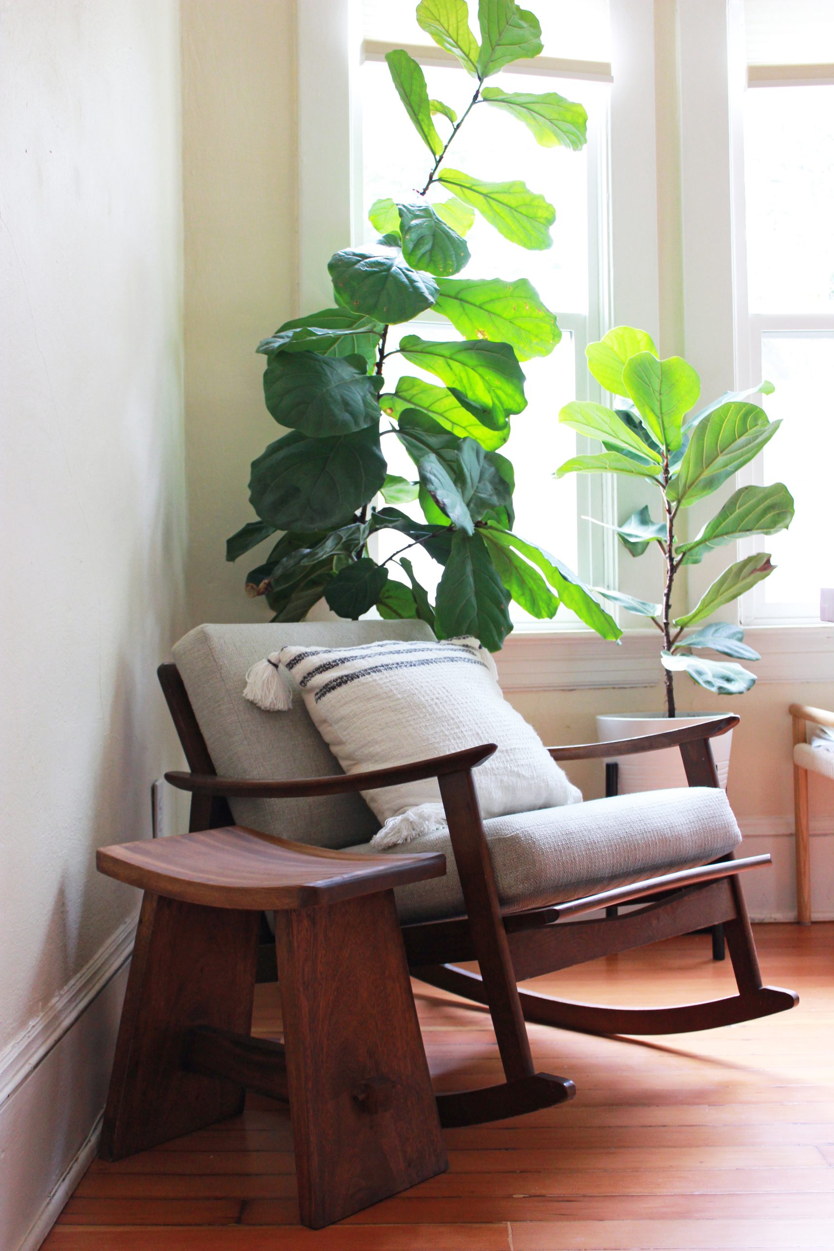 5 Hacks for Scoring the Best Vintage Furniture