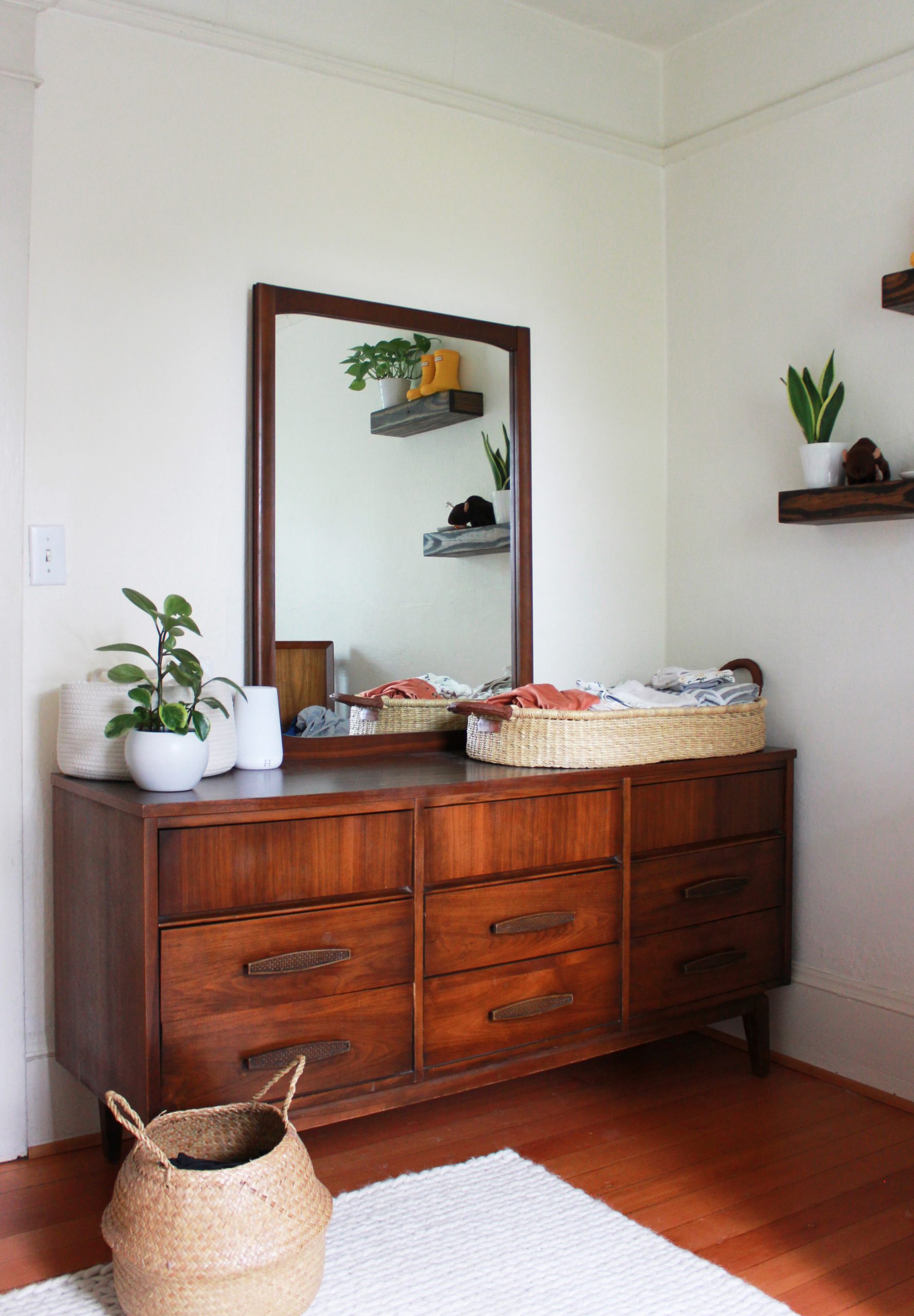 5 Hacks for Scoring the Best Vintage Furniture